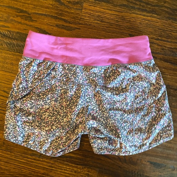 Ivviva Shorts size 14 - Picture 3 of 3